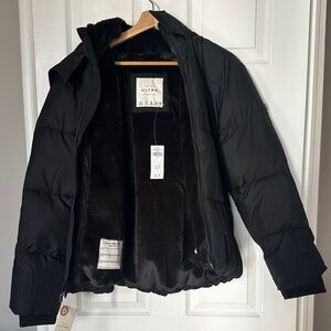 Boys Abercrombie BNWT Black Ultra Puffer Jacket with Faux Fur Lining size 13/14
